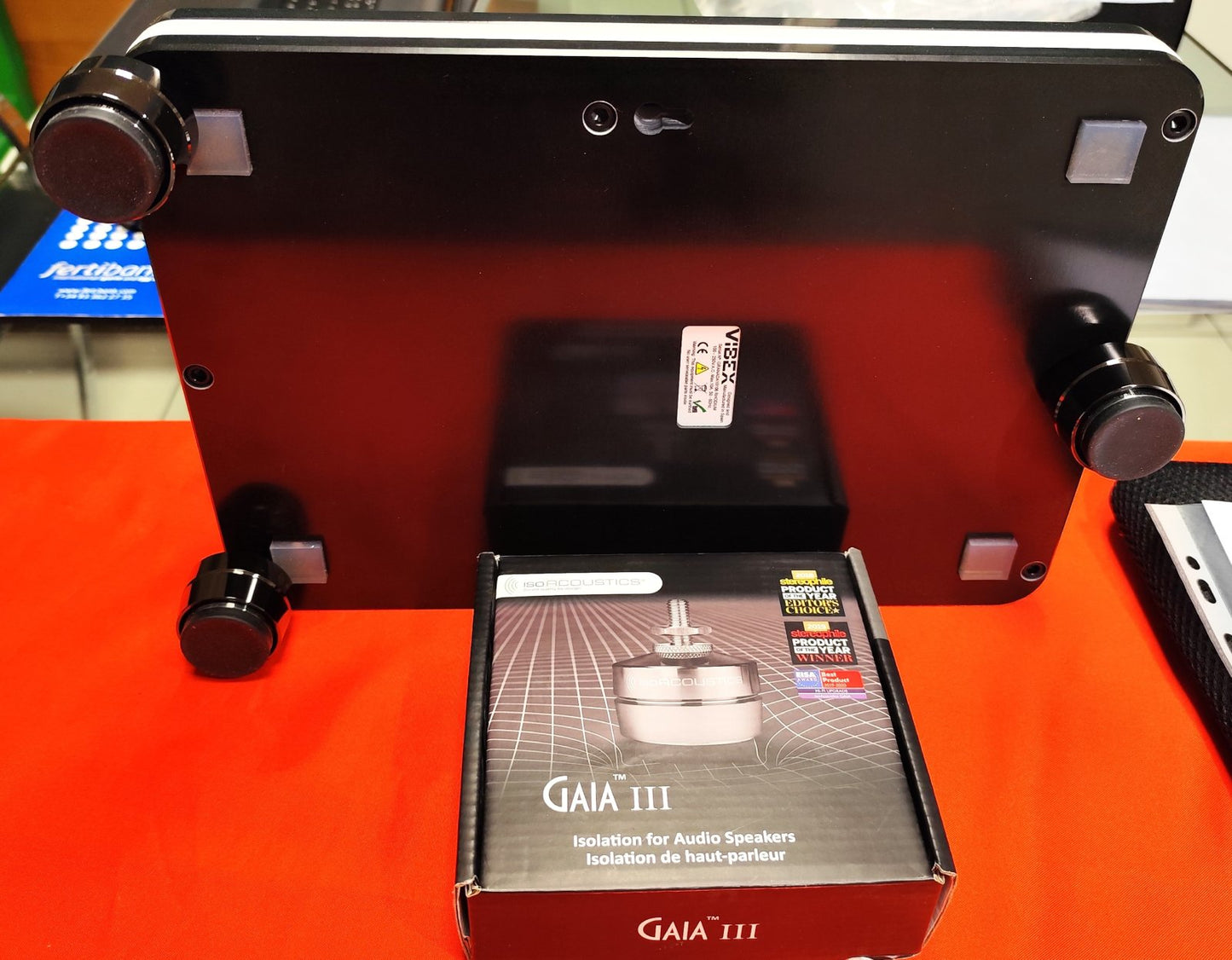 Vibex -Granada con piedini Isoacoustics Gai III