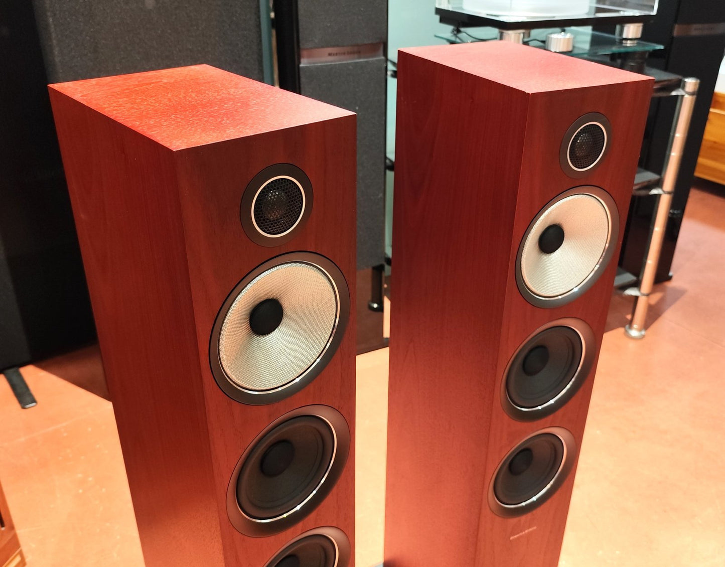 B&W 704 S2