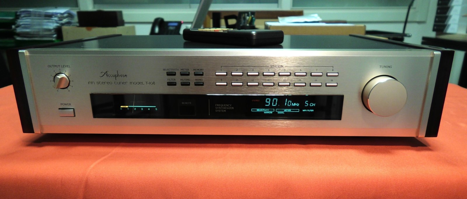 Accuphase - T108