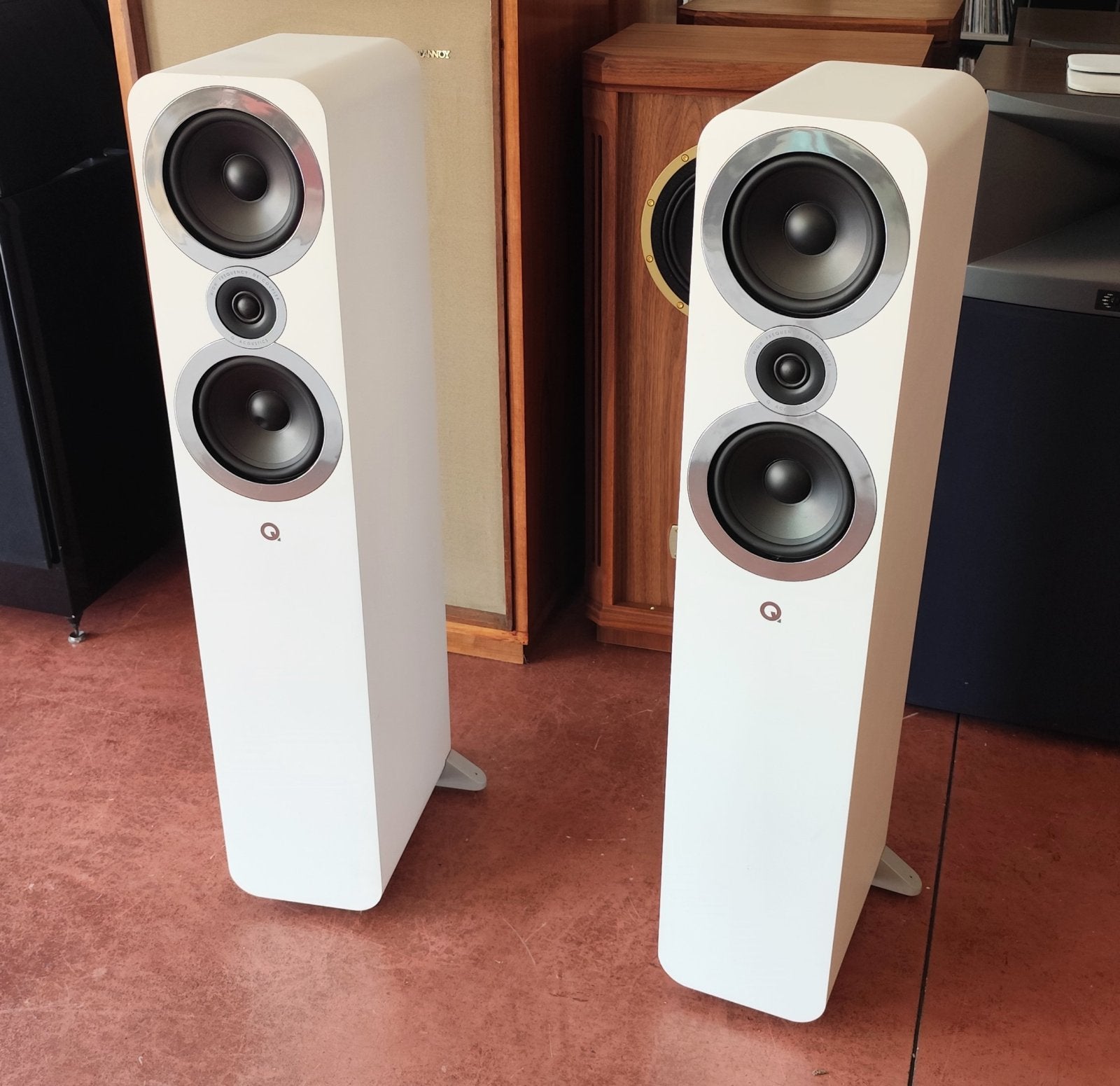 Q Acoustics Q3050 i