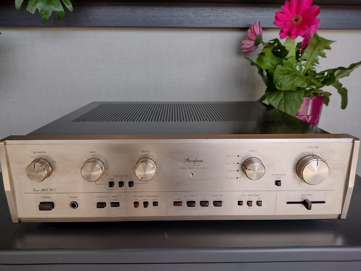 Accuphase E-203