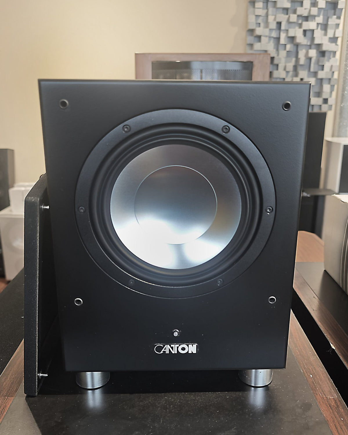 Canton 8.2 subwoofer